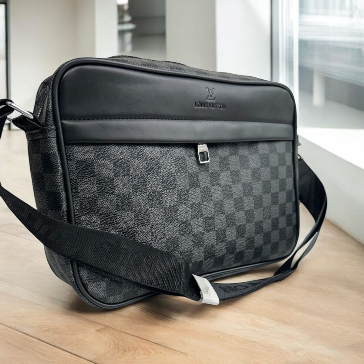 LOUIS VUITTON MENS SIDE BAG - Image 3
