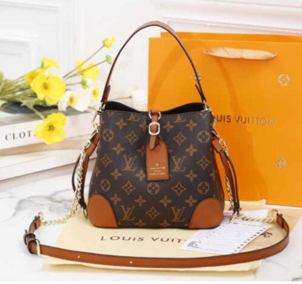 1000138629.jpg Louis Vuittion Bucket Bag With
Box DustBag Sling ChainBelt Bill - Image 1