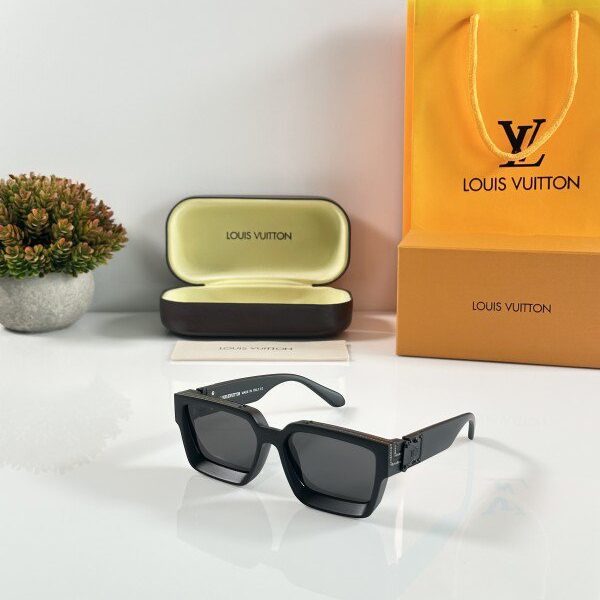 Louis_Vuitton_8622_Black