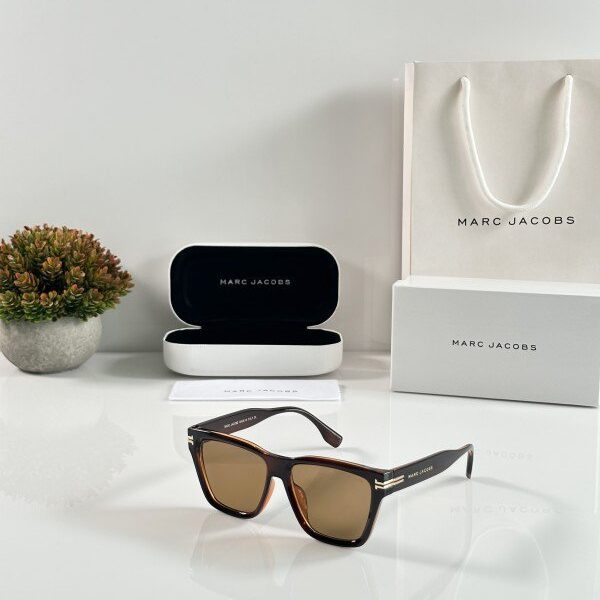 Marc Jacobs 1002 Brown