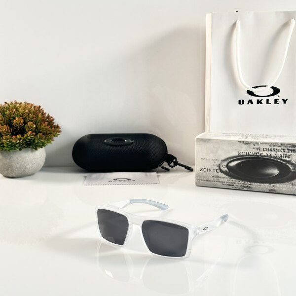 Oakley_3106_Ice_Black