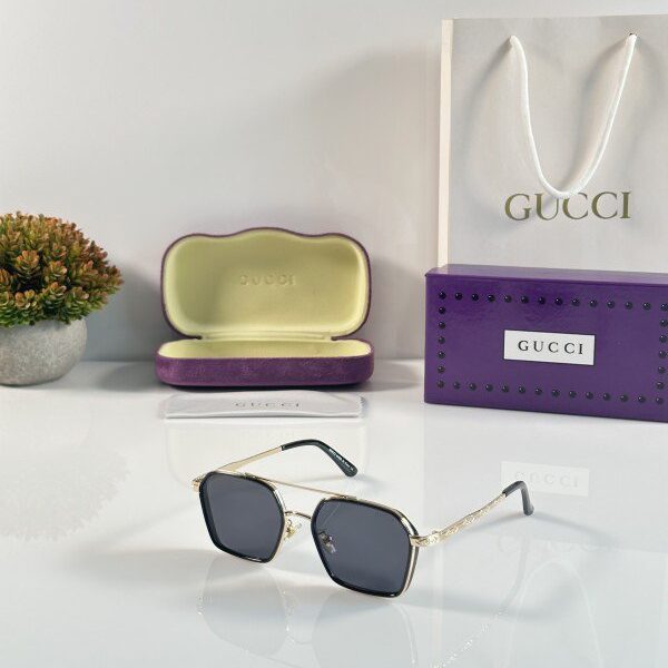 Gucci_101_Gold_Black