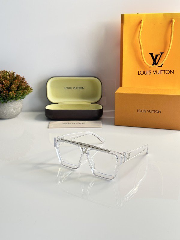 1000144664.jpg Louis_Vuitton_1502_Water_Day - Image 1