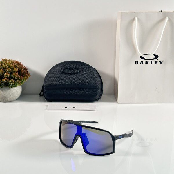 Oakely_9406_Black_Revo