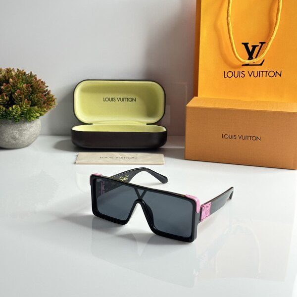 Louis_Vuitton_1258_Black