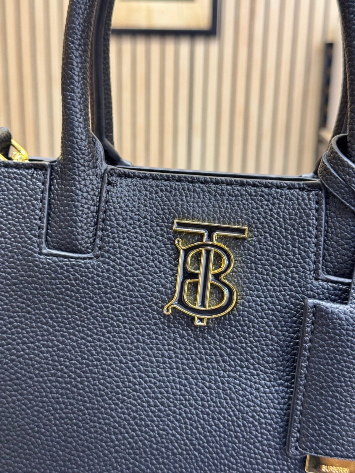 BURBERRY FRANSIS PREMIUM TOTE BAG WITH DUST BAG ✔️🤩 - Image 3