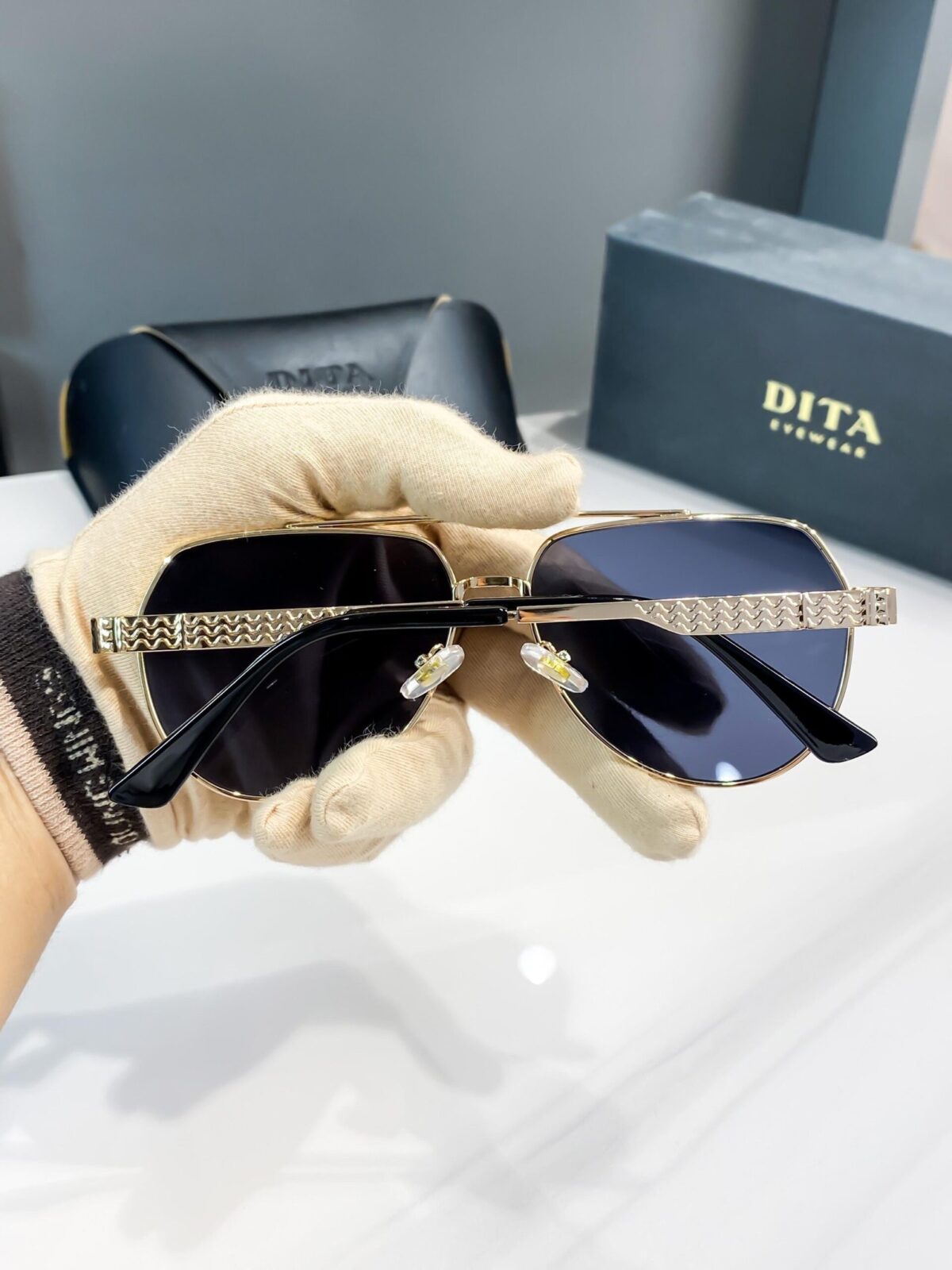 Dita Gold Black - Image 4