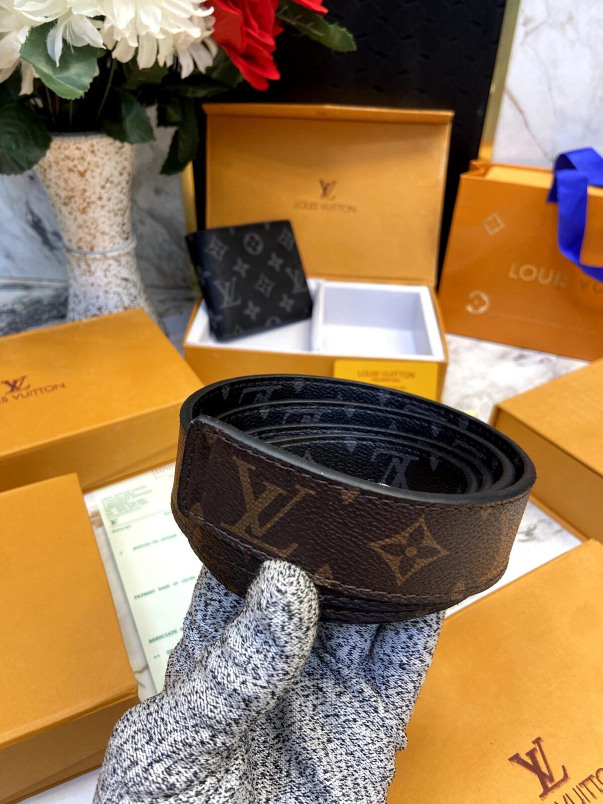 Louis Vuitton Premium  2 Buckle Belt & wallet Combo - Image 5