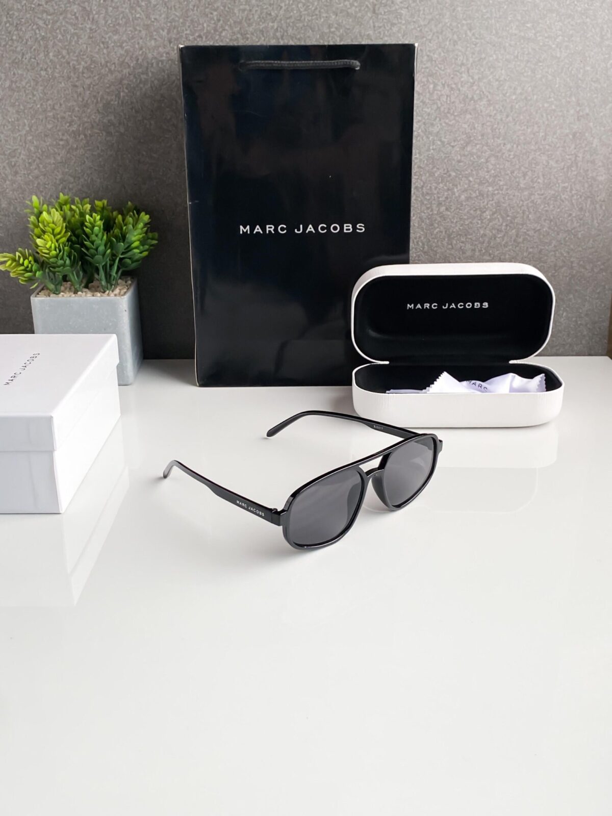 Marc Jacobs - Image 2