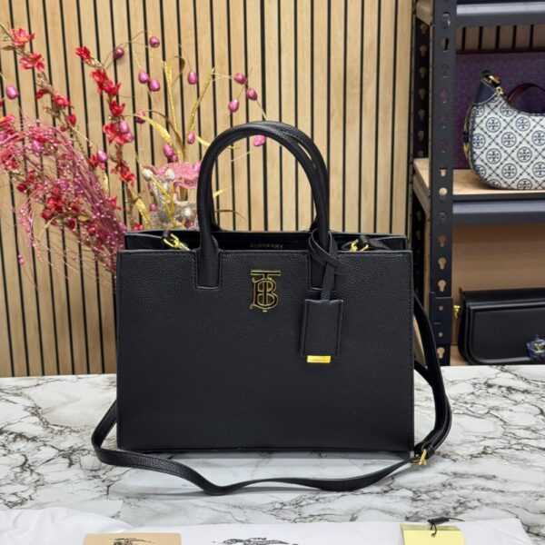 BURBERRY FRANSIS PREMIUM TOTE BAG WITH DUST BAG ✔️🤩