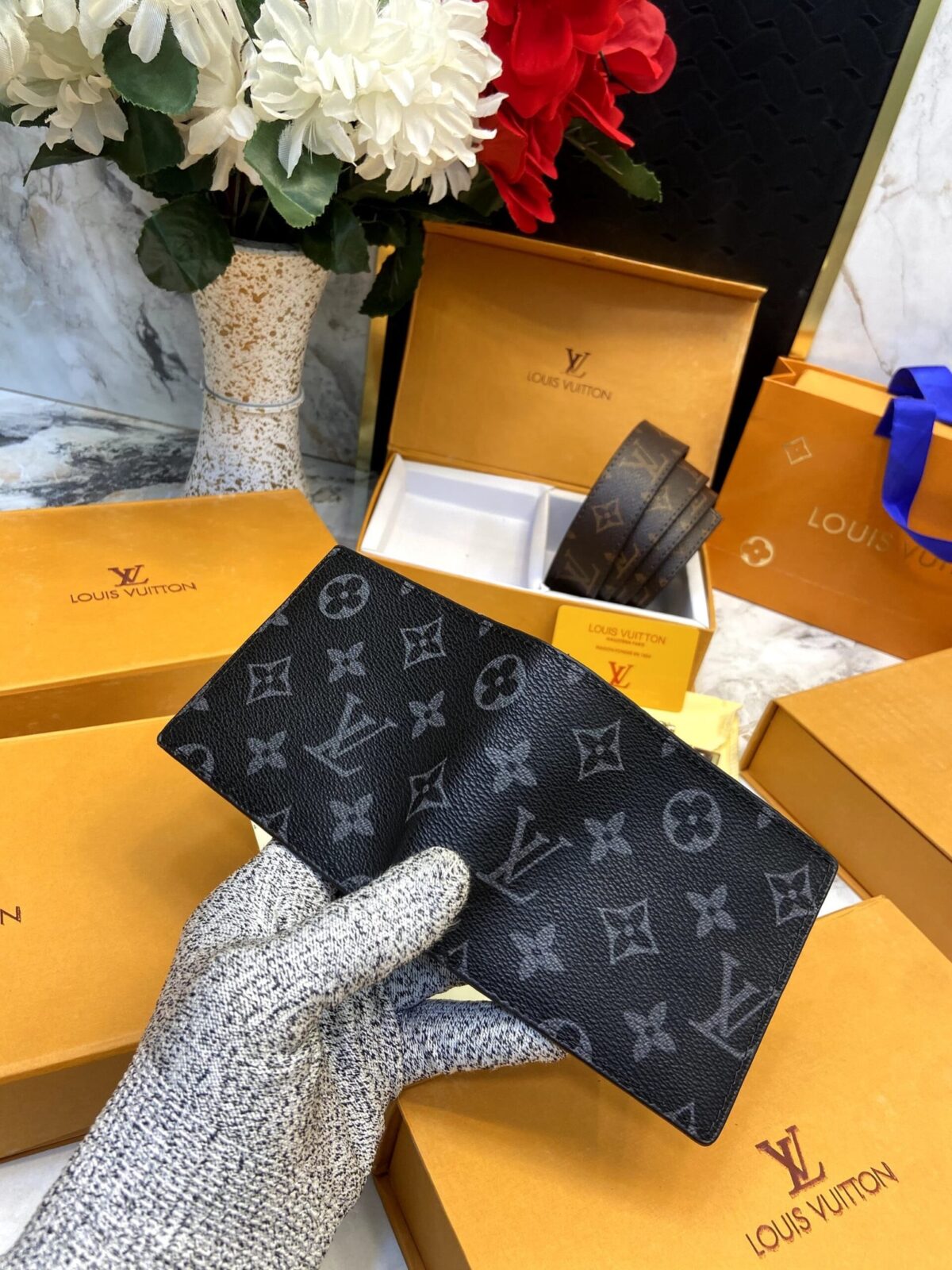 Louis Vuitton Premium  2 Buckle Belt & wallet Combo - Image 4