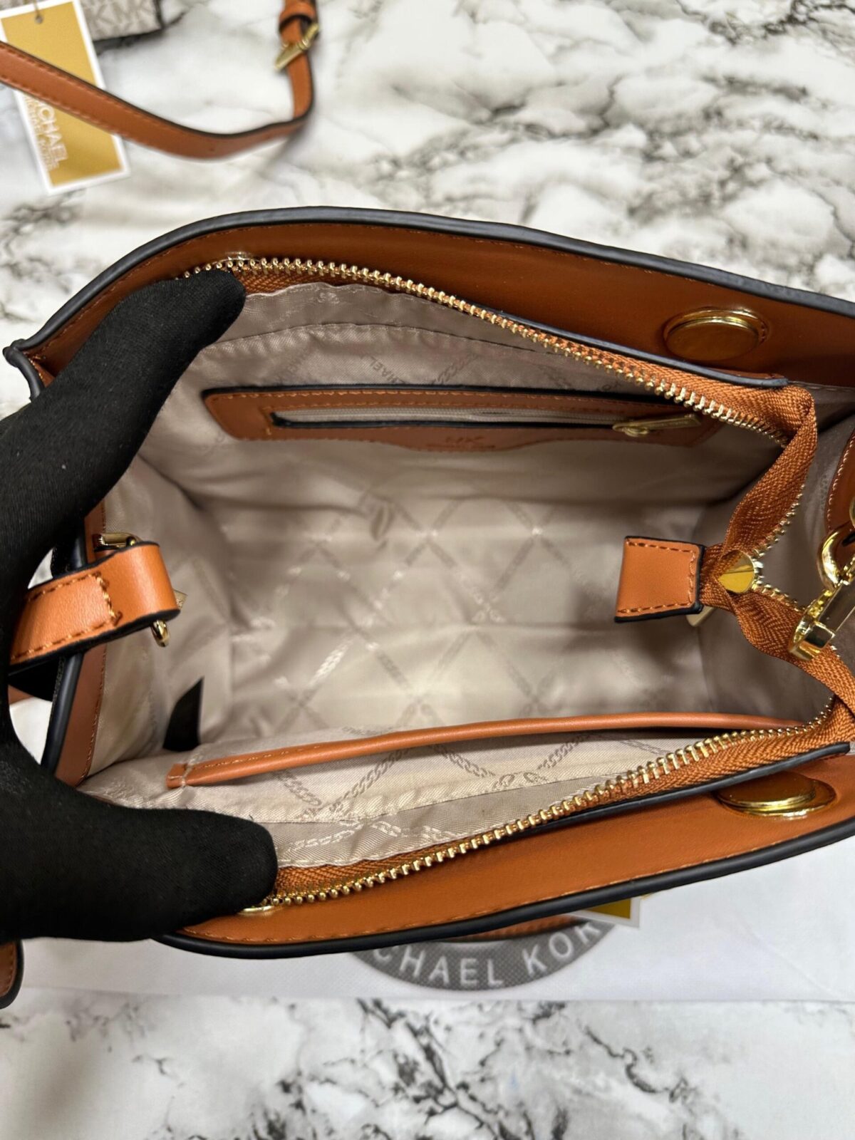 MICHAEL KORS ACRON CYNTHIA HANDBAG - Image 8