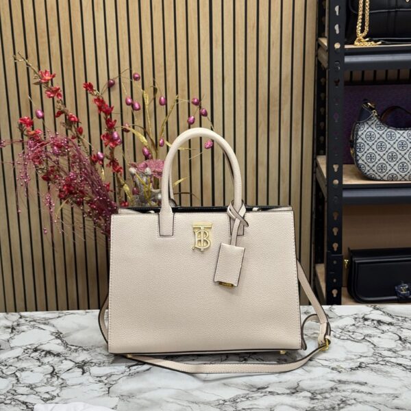 BURBERRY FRANSIS PREMIUM TOTE BAG WITH DUST BAG ✔️🤩*