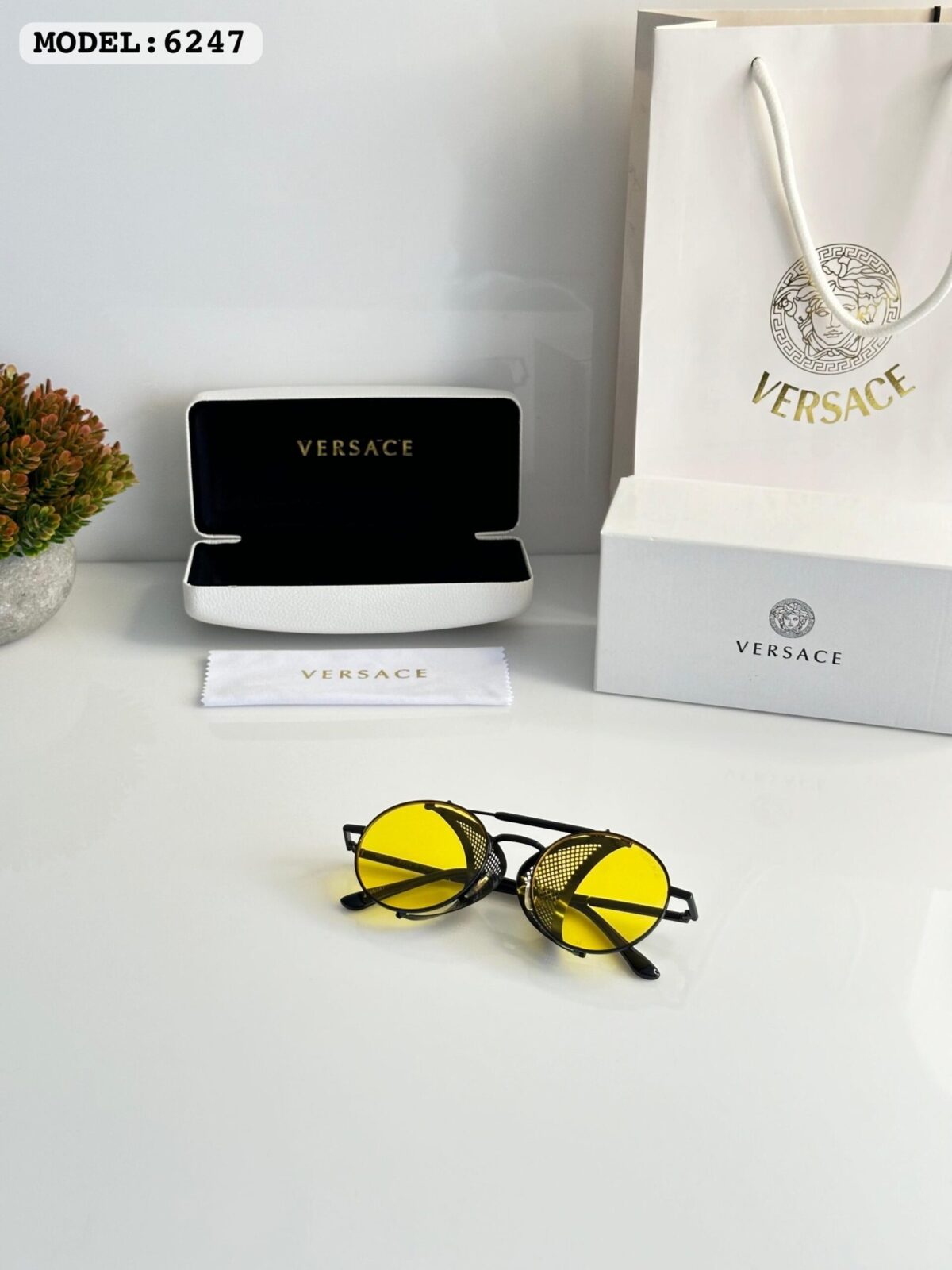 Versace - Image 2
