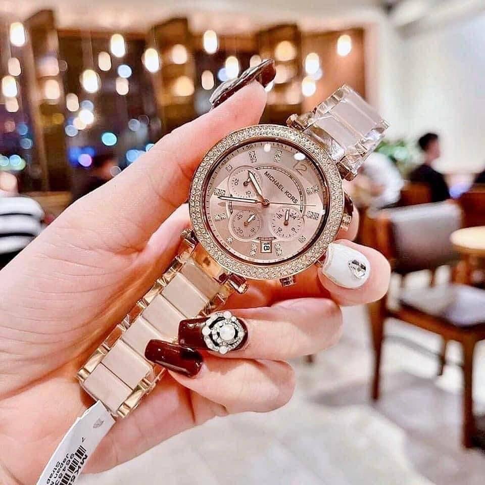 e3e3660f-1097-47e5-9db2-fa69e0b3e9d5.jpeg Michael Kors Parker - Image 1