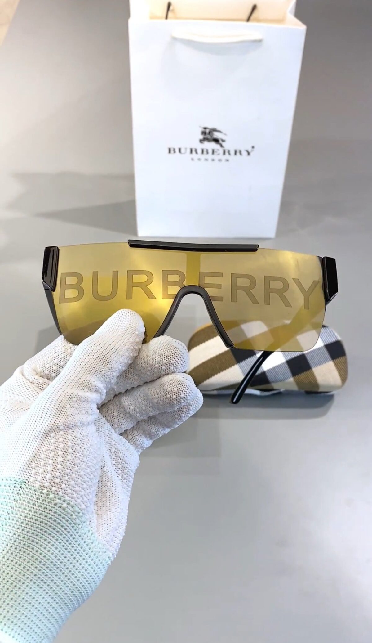 Burberry - Image 2
