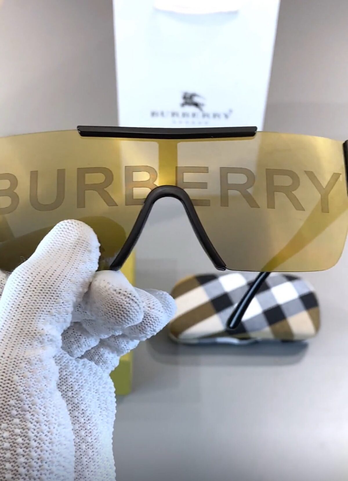 Burberry - Image 4