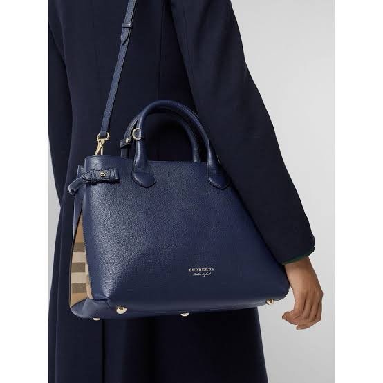 img_5579.jpeg BURBERRY ELEGANT LEATHER TOTE BAG WITH DUST BAG PREMIUM QUALITY - Image 1