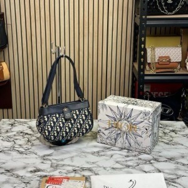 CHRISTIAN DIOR KEY OBLIQUE SMALL BAG WITH OG BOX 1162