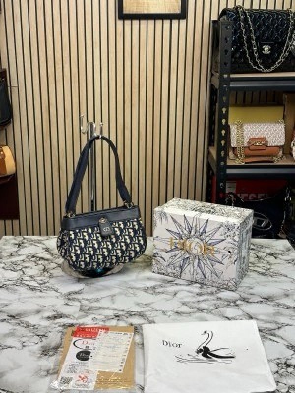 img_5953.jpeg CHRISTIAN DIOR KEY OBLIQUE SMALL BAG WITH OG BOX 1162 - Image 1